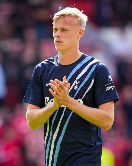 Jan Paul van Hecke of Tottenham Hotspur applauds the fans during the pre-game warm up session during the Premier League match Nottingham Forest vs Tottenham Hotspur at City Ground, Nottingham, United Kingdom on 05 September 2026

(Photo by Maynard Manyowa/News Images)