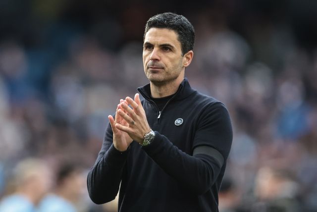 Mikel Arteta manager of Arsenal applauds the fans after the final whistle during the Premier League match Manchester City vs Arsenal at Etihad Stadium, Manchester, United Kingdom on 19 April 2026

(Photo by Mark Cosgrove/News Images)