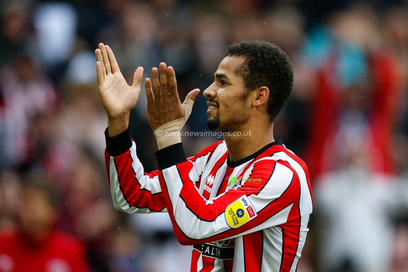 Iliman Ndiaye #29 of Sheffield United Celebrates scoring a goal to make it 1-1 during the Sky Bet Championship match Sheffield United vs Burnley at Bramall Lane, Sheffield, United Kingdom, 5th November 2022

(Photo by Ben Early/News Images)