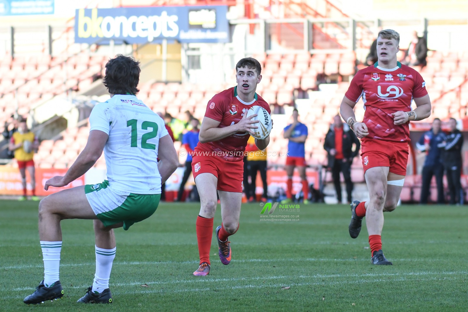 11th November 2018 , Racecourse Ground,  Wrexham, Wales ; Rugby League World Cup Qualifier, Wales v Ireland ; Jake Emmitt of Wales (and Toronto Wolfpack) on the attack


Credit:   Richard Long/News Images