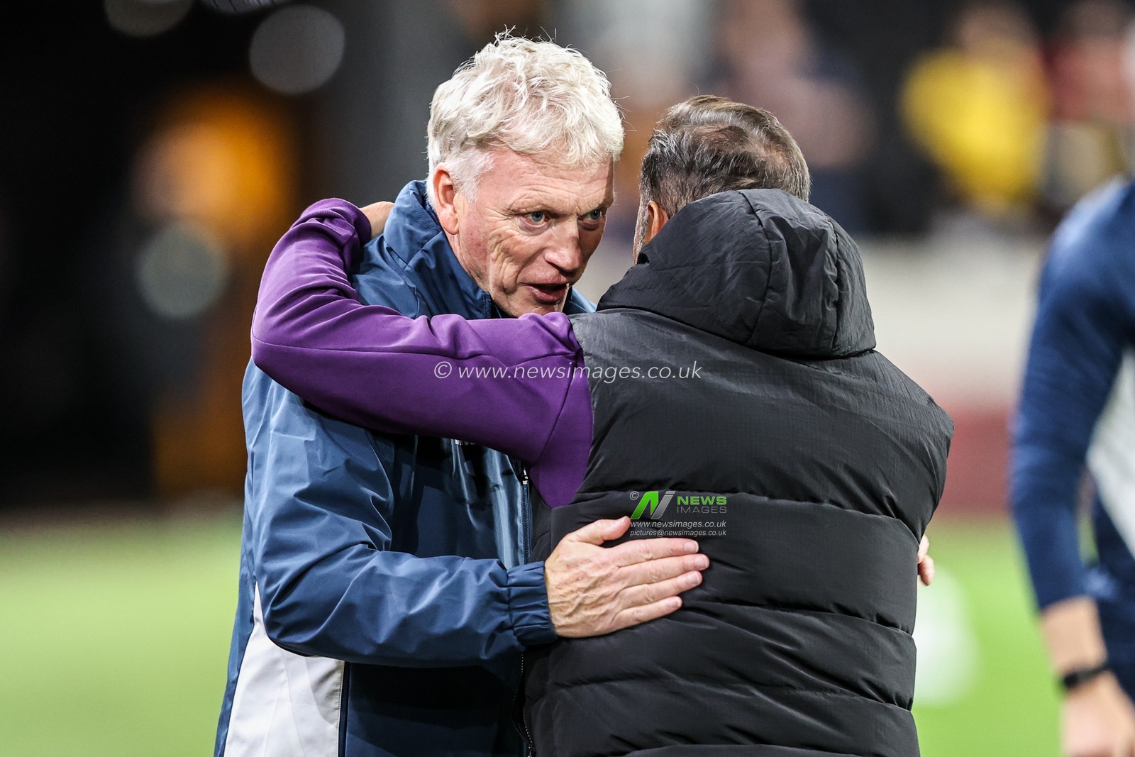 David Moyes manager of Everton shakes hands with Vítor Pereira manager of Wolverhampton Wanderers before the game during the Carabao Cup round 3 match Wolverhampton Wanderers vs Everton at Molineux, Wolverhampton, United Kingdom, 23rd September 2025

(Photo by Alfie Cosgrove/News Images)
