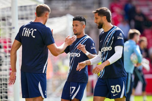 Sávio of Tottenham Hotspur and Rodrigo Bentancur of Tottenham Hotspur applaud the coaches in the pregame warmup session  during the Premier League match Nottingham Forest vs Tottenham Hotspur at City Ground, Nottingham, United Kingdom on 05 September 2026

(Photo by Maynard Manyowa/News Images)