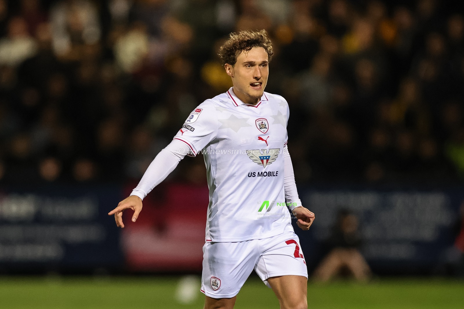 Callum Styles #20 of Barnsley gives his team instructions  during the Sky Bet League 1 match Cambridge United vs Barnsley at Abbey Stadium, Cambridge, United Kingdom, 3rd October 2023

(Photo by Mark Cosgrove/News Images)