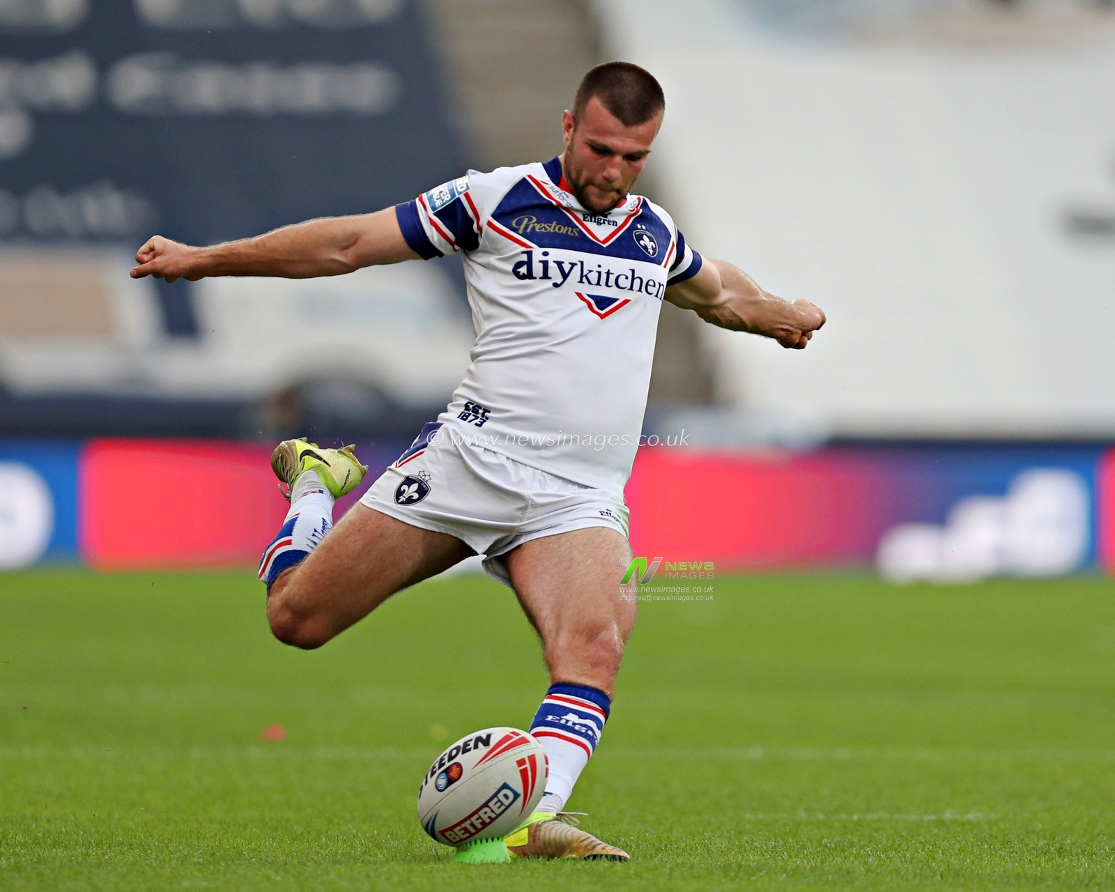 Max Jowitt of Wakefield Trinity takes a conversion during the Betfred Super League round 19 match Huddersfield Giants vs Wakefield Trinity at the Accu Stadium, Huddersfield, United Kingdom, 18th July 2025(Photo by Sam Eaden/News Images)