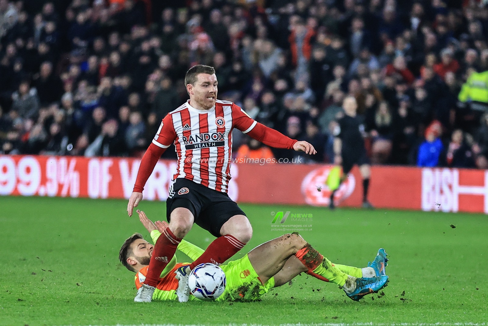Philip Zinckernagel #11 of Nottingham Forest slides in to the ball from a breaking John Fleck #4 of Sheffield United