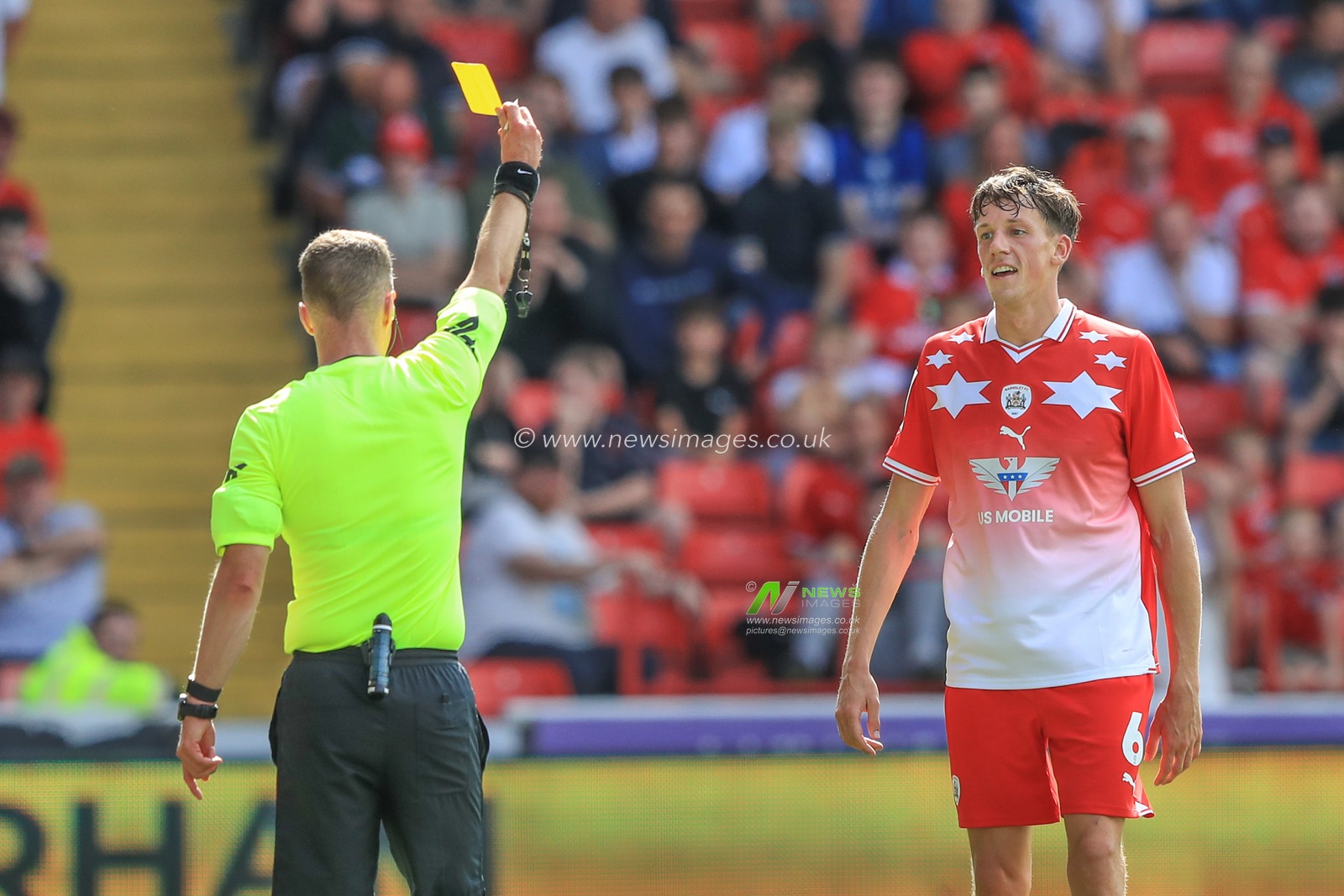 MaÃ«l de Gevigney #6 of Barnsley receives a yellow card during the Sky Bet League 1 match Barnsley vs Oxford United at Oakwell, Barnsley, United Kingdom, 19th August 2023

(Photo by Alfie Cosgrove/News Images)