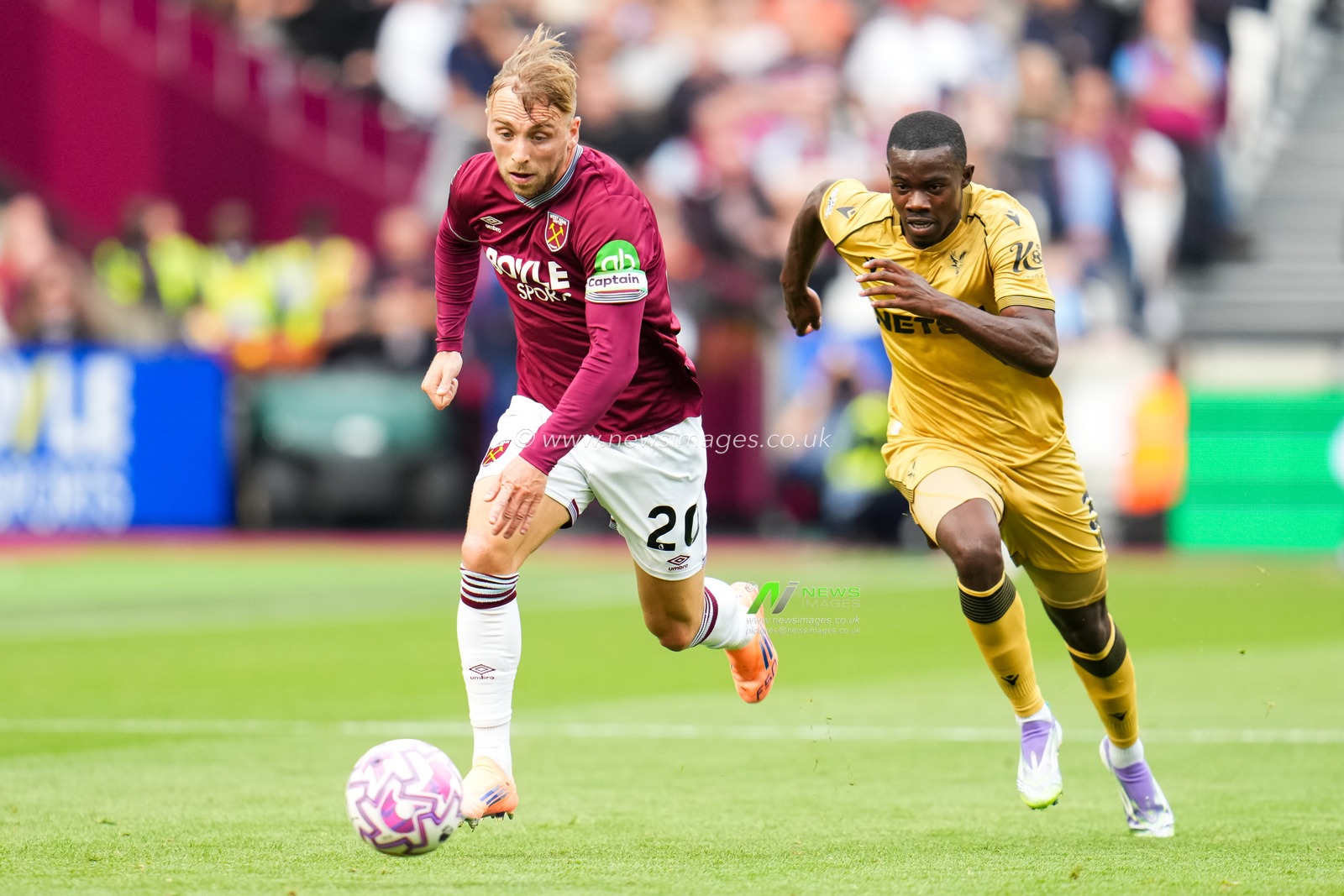 Jarrod Bowen of West Ham United and Tyrick Mitchell of Crystal Palace during the Premier League match West Ham United vs Crystal Palace at London Stadium, London, United Kingdom, 20th September 2025

(Photo by Harvey Murphy/News Images)