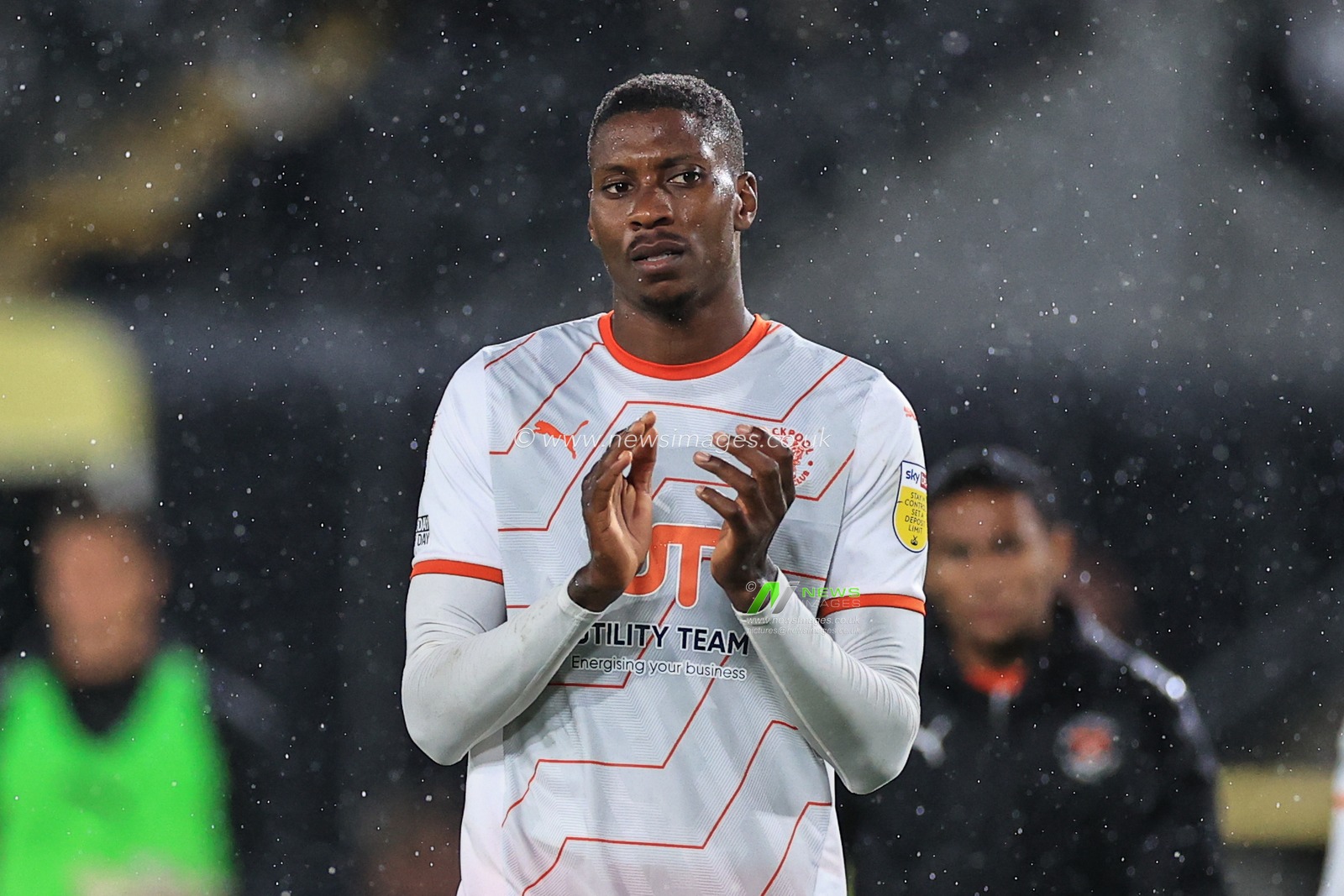 Marvin Ekpiteta #21 of Blackpool applauds the traveling fans