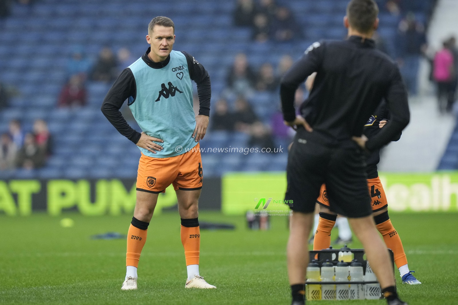 Sean McLoughlin #6 of Hull City warms up before the Sky Bet Championship match West Bromwich Albion vs Hull City at The Hawthorns, West Bromwich, United Kingdom, 4th November 2023

(Photo by Steve Flynn/News Images)