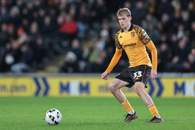 Toby Collyer of Hull City with the ball during the Sky Bet Championship match Hull City vs Coventry City at MKM Stadium, Hull, United Kingdom on 06 April 2026

(Photo by Mark Cosgrove/News Images)
