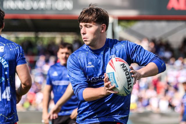 Charlie Mckler of Warrington in the pre-game warm up during the Betfred Super League round 26 match Wakefield Trinity vs Warrington Wolves at DIY Kitchens Stadium, Wakefield, United Kingdom on 05 September 2026

(Photo by Alfie Cosgrove/News Images)