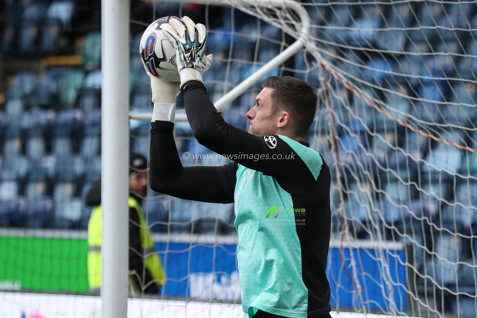 Liam Roberts of Barnsley in the pregame warmup session during the Sky Bet League 1 match Wycombe Wanderers vs Barnsley at Adams Park, High Wycombe, United Kingdom, 2nd March 2024

(Photo by Alfie Cosgrove/News Images)