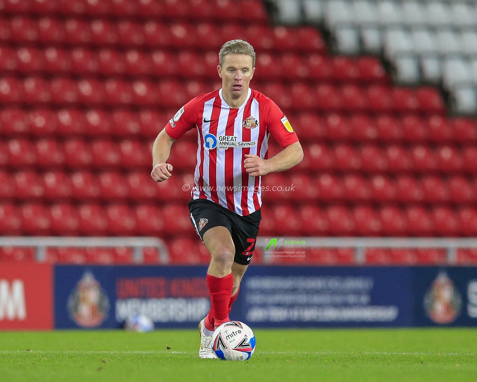 Grant Leadbitter (23) of Sunderland in possession of the ball