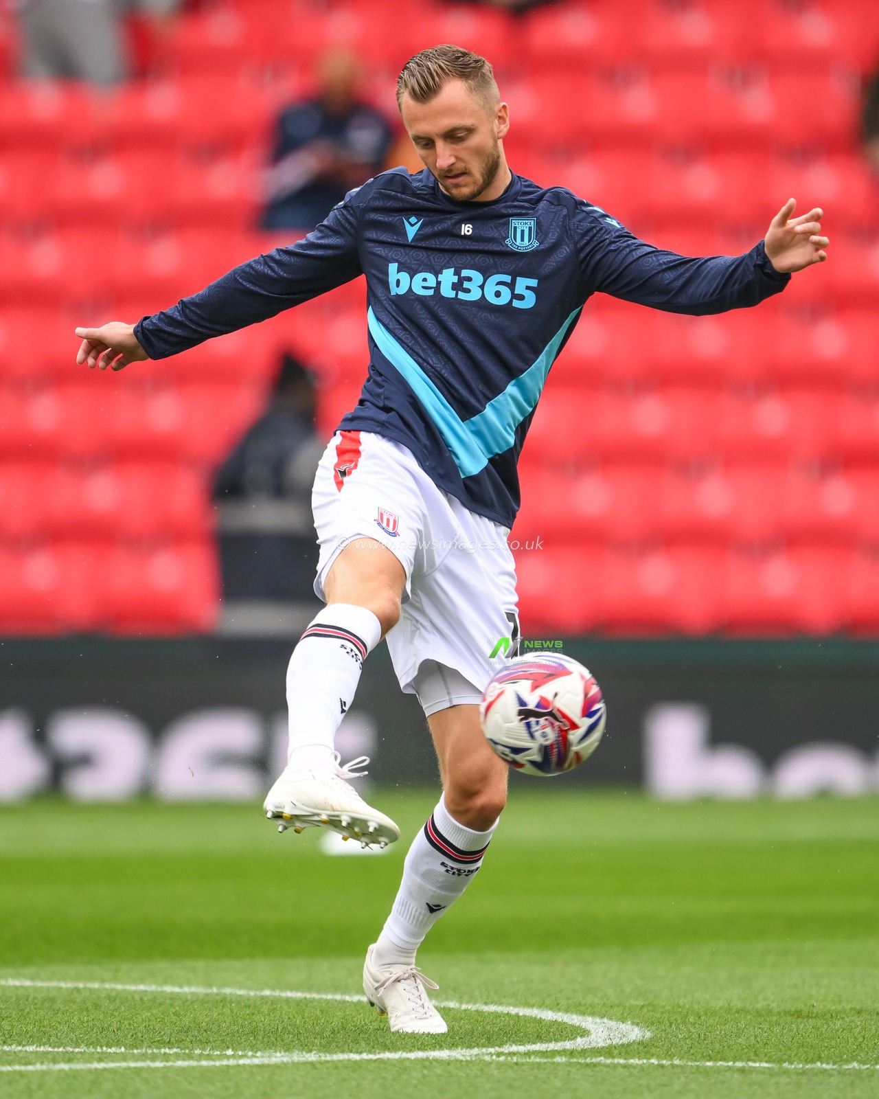 Ben Wilmot of Stoke City during the pre-game warmup ahead of the Sky Bet Championship match Stoke City vs Coventry City at Bet365 Stadium, Stoke-on-Trent, United Kingdom, 10th August 2024

(Photo by Craig Thomas/News Images)