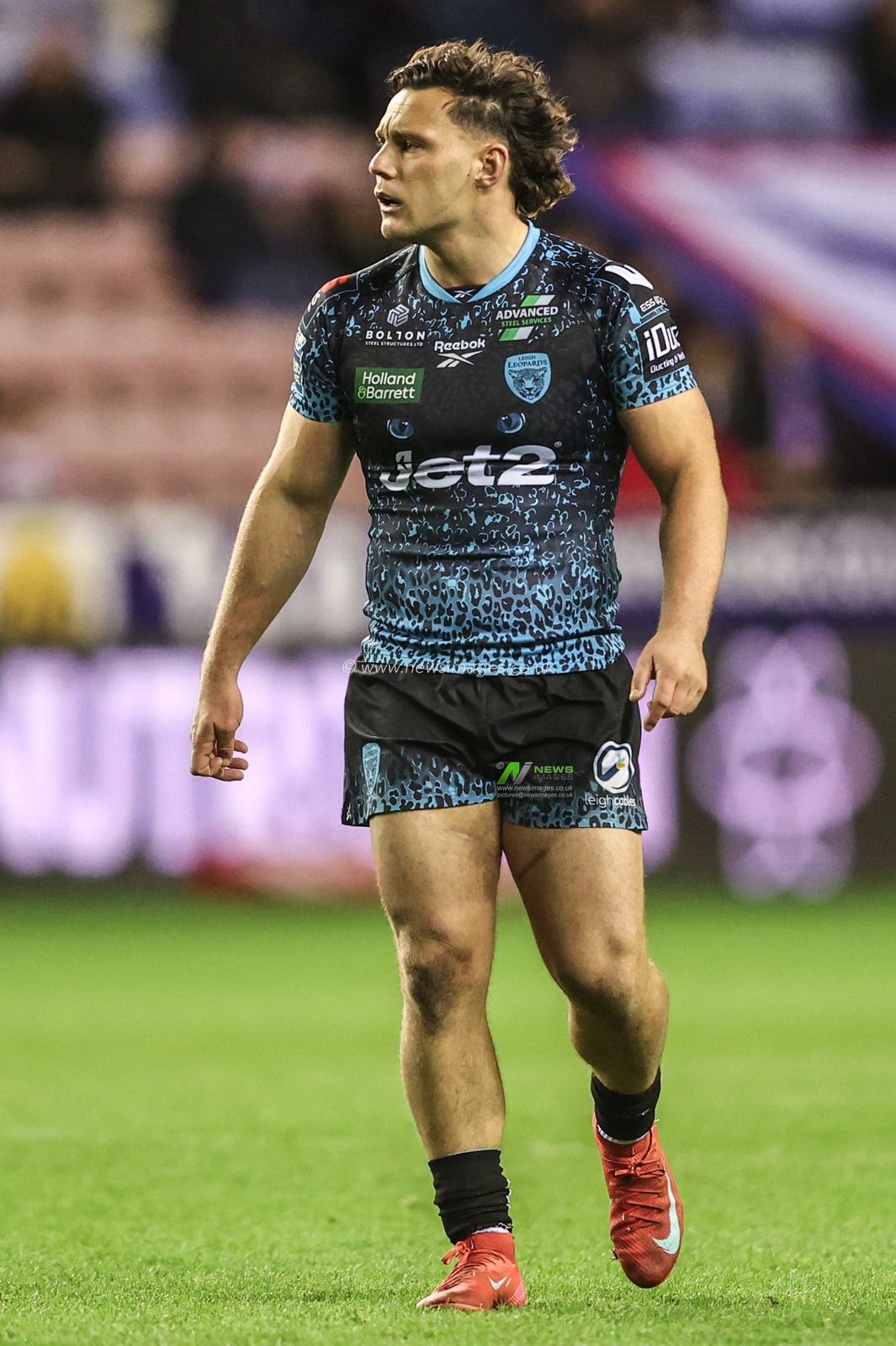 Lachlan Lam of Leigh Leopards during the Betfred Super League Semi Final 1 match Wigan Warriors vs Leigh Leopards at The Brick Community Stadium, Wigan, United Kingdom, 3rd October 2025

(Photo by Alfie Cosgrove/News Images)