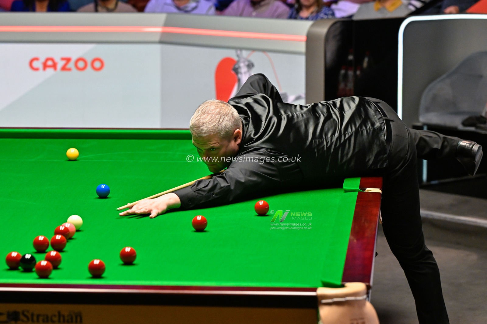 Robert Milkins takes a shot, during the Cazoo World Championships 2024 at Crucible Theatre, Sheffield, United Kingdom, 25th April 2024

(Photo by Cody Froggatt/News Images)