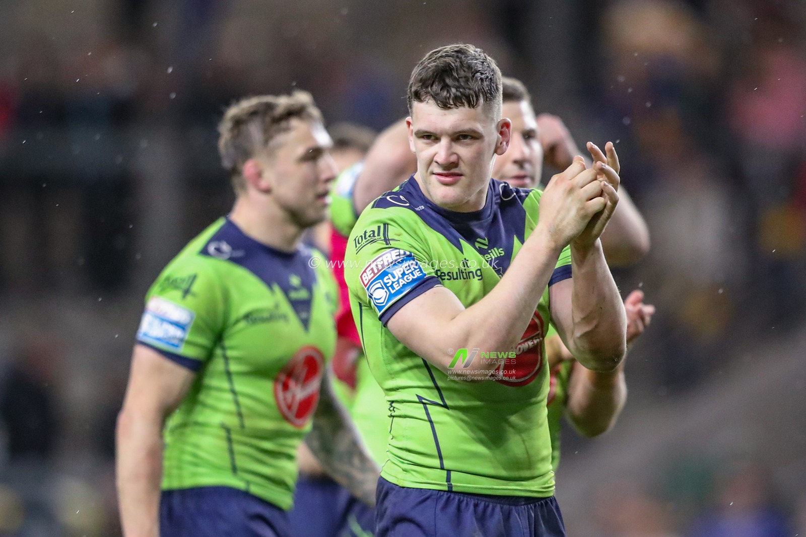 Warrington players applaud the travelling fans after the game during the Betfred Super League Round 7 match Leeds Rhinos vs Warrington Wolves at Headingley Stadium, Leeds, United Kingdom, 5th April 2024

(Photo by Alfie Cosgrove/News Images)