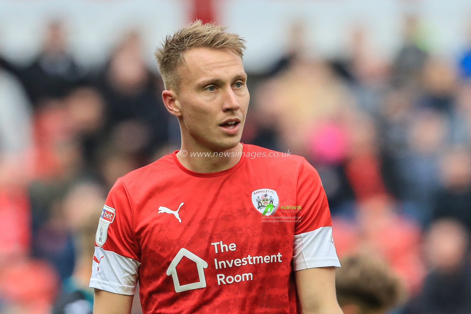 19th October 2019, Oakwell, Barnsley, England; Sky Bet Championship, Barnsley v Swansea City : Cauley Woodrow (9) of Barnsley during the game

Credit: Mark Cosgrove/News Images