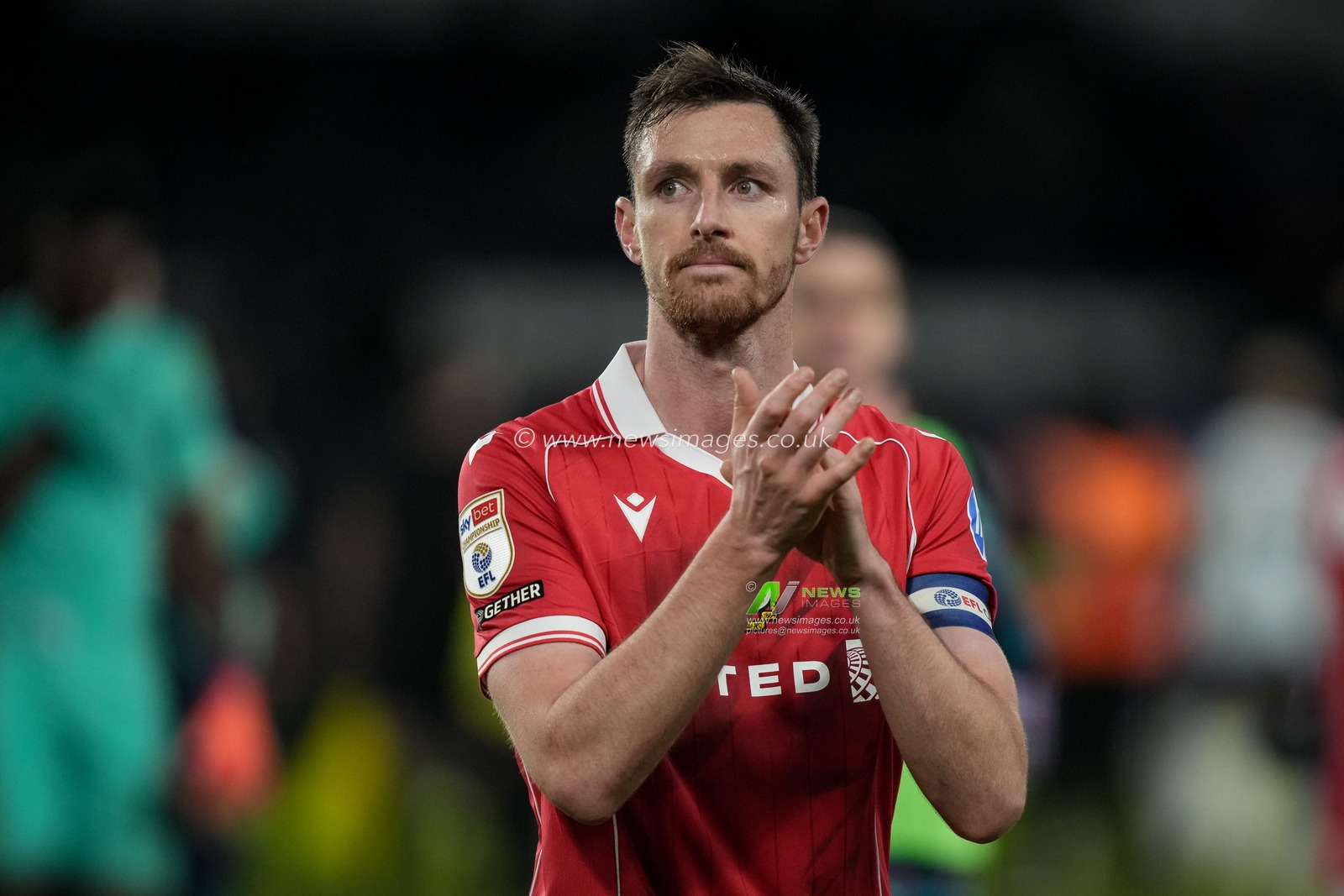Dominic Hyam of Wrexham applauds the fans after the final whistle during the Sky Bet Championship match Derby County vs Wrexham at Pride Park Stadium, Derby, United Kingdom, 4th January 2026

(Photo by Maynard Manyowa/News Images)

*** GER AUT SUI OUT ***