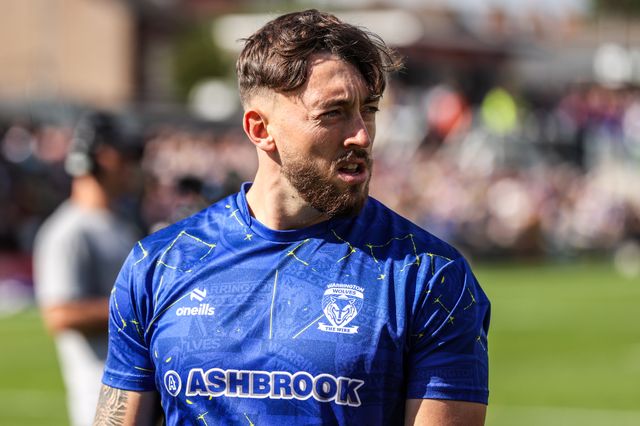 Matty Ashton of Warrington Wolves in the pre-game warm up during the Betfred Super League round 26 match Wakefield Trinity vs Warrington Wolves at DIY Kitchens Stadium, Wakefield, United Kingdom on 05 September 2026

(Photo by Alfie Cosgrove/News Images)