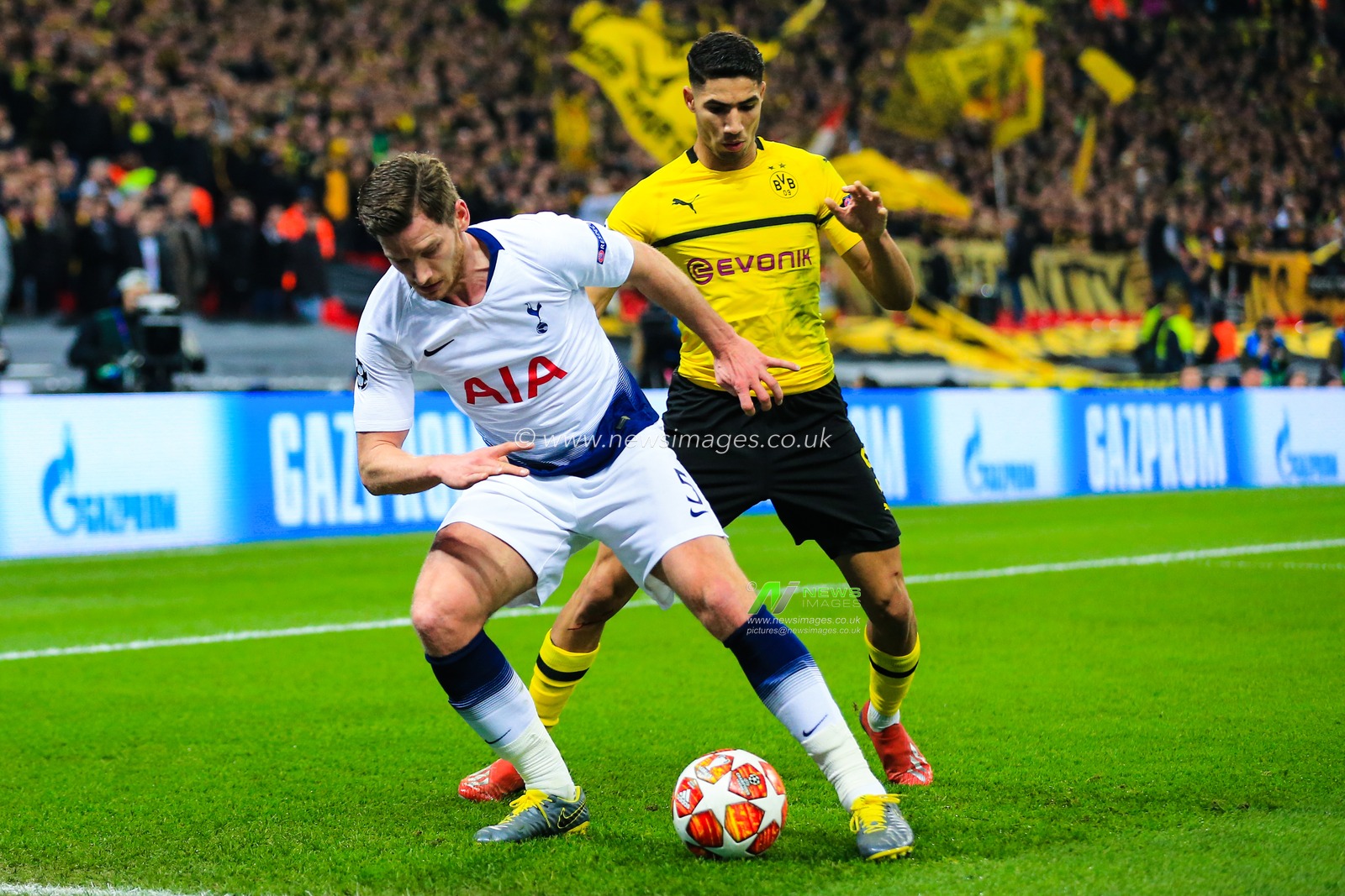 13th February 2019, Wembley Stadium, London, England; UEFA Champions League, Round of 16, Tottenham vs Borussia Dortmund ; Jan Vertonghen (05) of Tottenham tries to keep the ball in 


Credit: Georgie Kerr/News Images