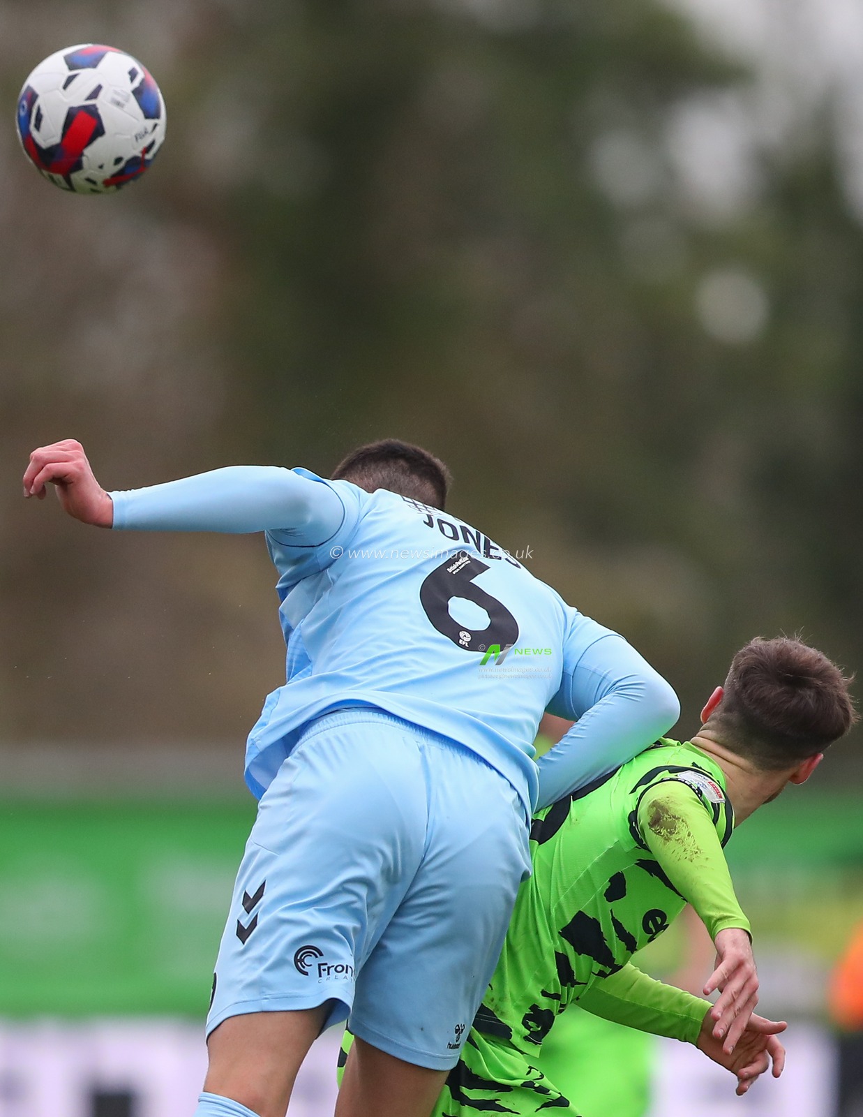 Lloyd Jones #6 of Cambridge United wins a header against Josh March #28 of Forest Green Rovers during the Sky Bet League 1 match Forest Green Rovers vs Cambridge United at The New Lawn, Nailsworth, United Kingdom, 3rd December 2022

(Photo by Gareth Evans/News Images)
