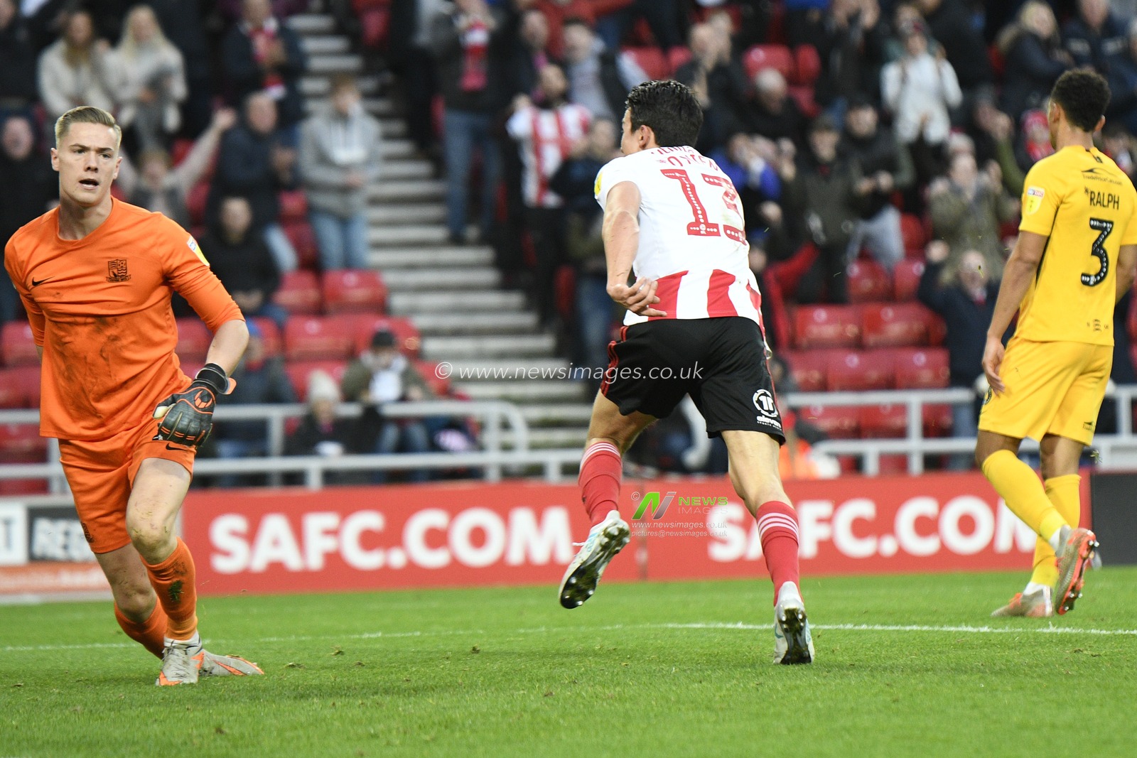 2nd November 2019, Stadium Of Light, Sunderland, England; Sky Bet League 1, Sunderland v Southend United : Luke O'Nien of Sunderland celebrates after scoring his team's 1st goal

Credit: Iam Burn/News Images