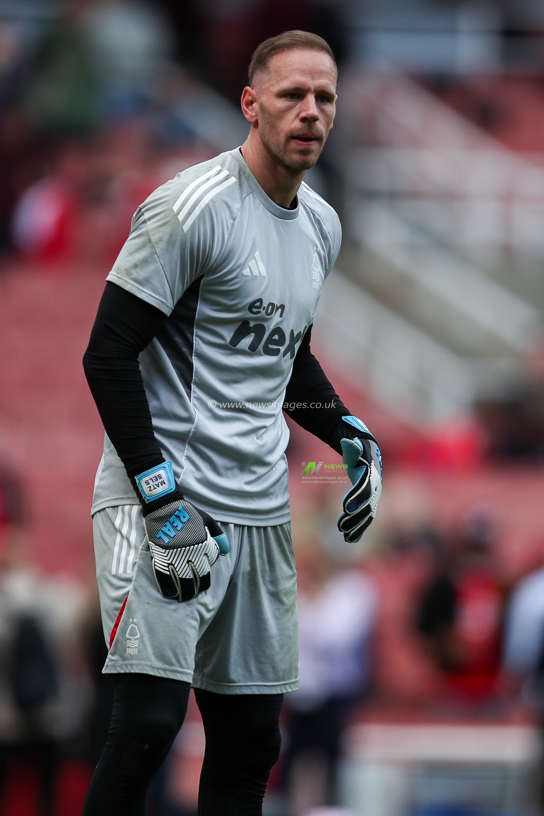 Matz Sels of Nottingham Forest warms up prior to the Premier League match Arsenal vs Nottingham Forest at Emirates Stadium, London, United Kingdom, 13th September 2025

(Photo by Izzy Poles/News Images)