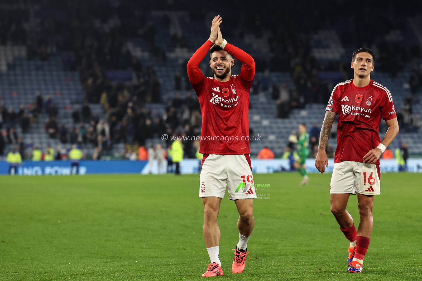 Ãlex Moreno of Nottingham Forest applauds the Nottingham Forest fans after the game during the Premier League match Leicester City vs Nottingham Forest at King Power Stadium, Leicester, United Kingdom, 25th October 2024

(Photo by Mark Cosgrove/News Images)