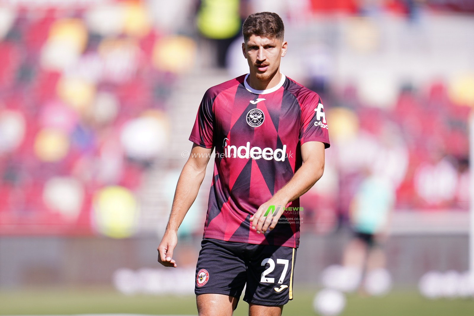 Vitaly Janelt of Brentford warming up ahead of the Premier League match Brentford vs Sunderland at GTECH Community Stadium, London, United Kingdom on 05 September 2026

(Photo by Harvey Murphy/News Images)