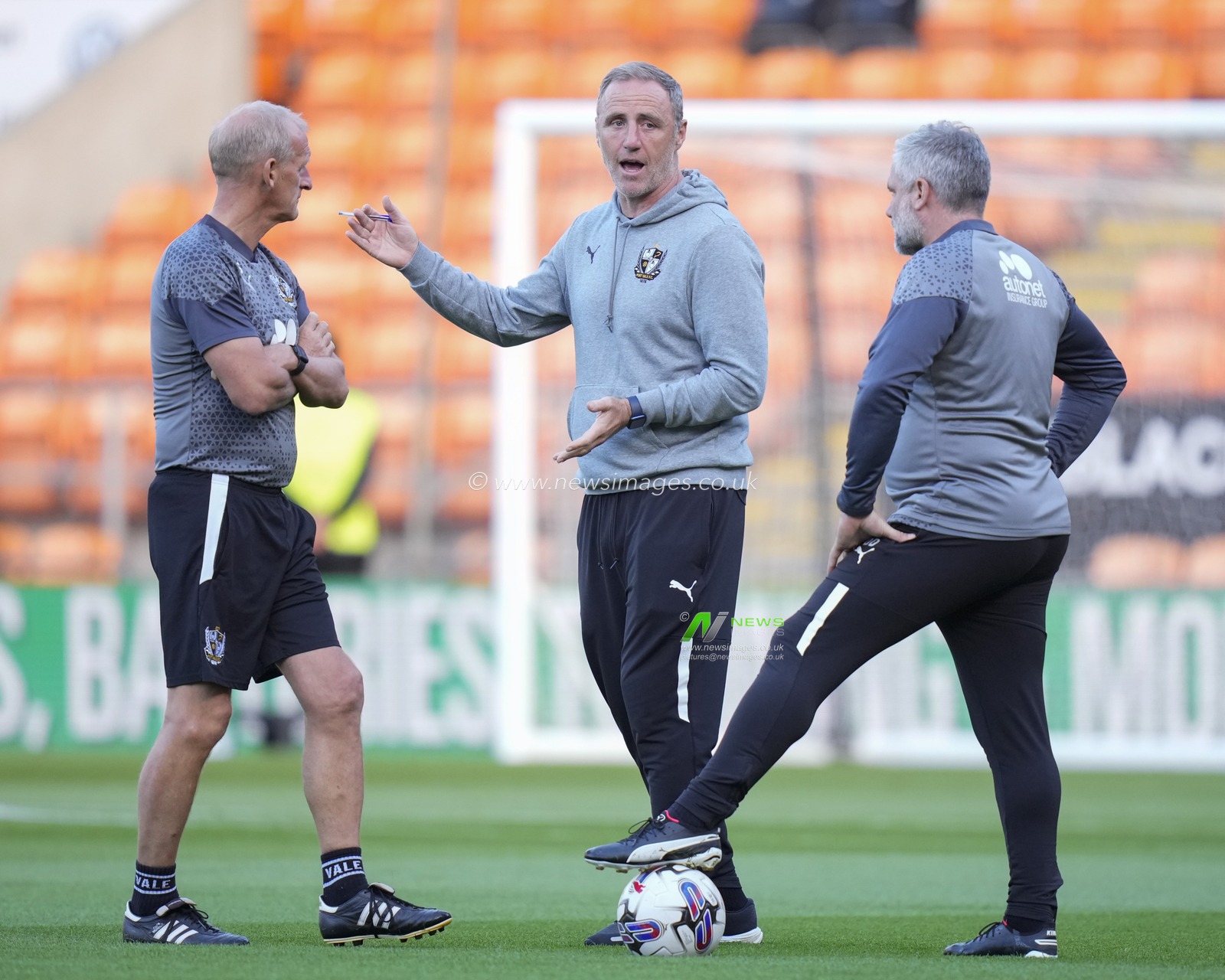 Andy Crosby manager of Port Vale speaks with his coaches during the Sky Bet League 1 match Blackpool vs Port Vale at Bloomfield Road, Blackpool, United Kingdom, 15th August 2023

(Photo by Steve Flynn/News Images)