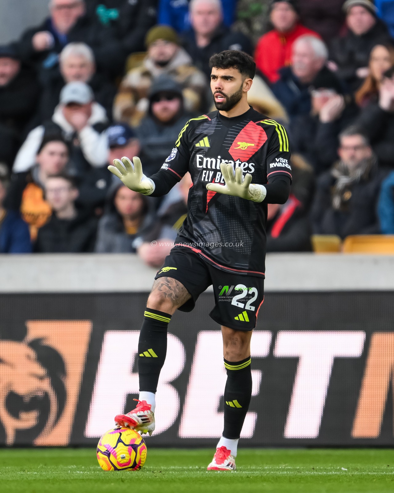 David Raya of Arsenal in action with the ball during the Premier League match Wolverhampton Wanderers vs Arsenal at Molineux, Wolverhampton, United Kingdom, 25th January 2025

(Photo by Craig Thomas/News Images)