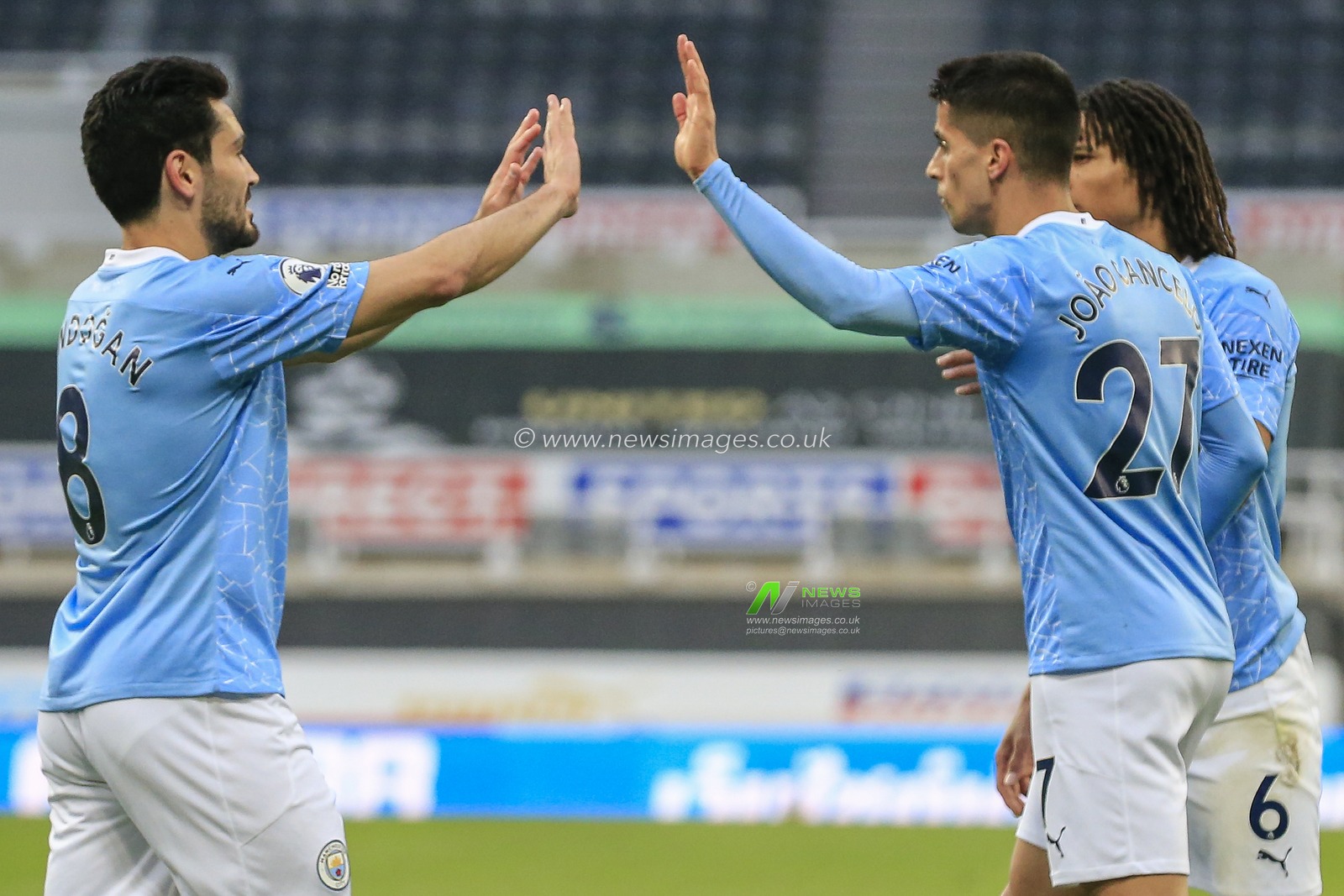 JoÃ£o Cancelo #27 of Manchester City celebrates his goal with Ä°lkay GÃ¼ndoÄŸan #8 of Manchester City to make it 1-1