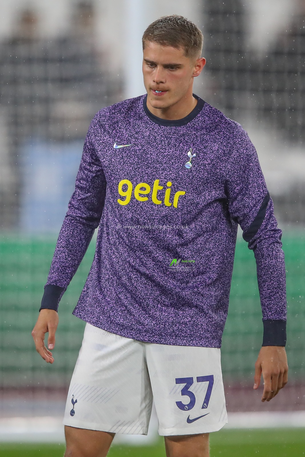Micky van de Ven of Tottenham Hotspur during the Premier League match West Ham United vs Tottenham Hotspur at London Stadium, London, United Kingdom, 2nd April 2024

(Photo by Gareth Evans/News Images)