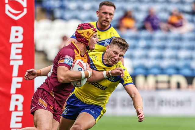 George Flanagan  of Huddersfield Giants is tackled by George Williams of Warrington Wolves during the Betfred Super League Round 23 match Huddersfield Giants vs Warrington Wolves at Accu Stadium, Huddersfield, United Kingdom, 24th August 2025

(Photo by Alfie Cosgrove/News Images)