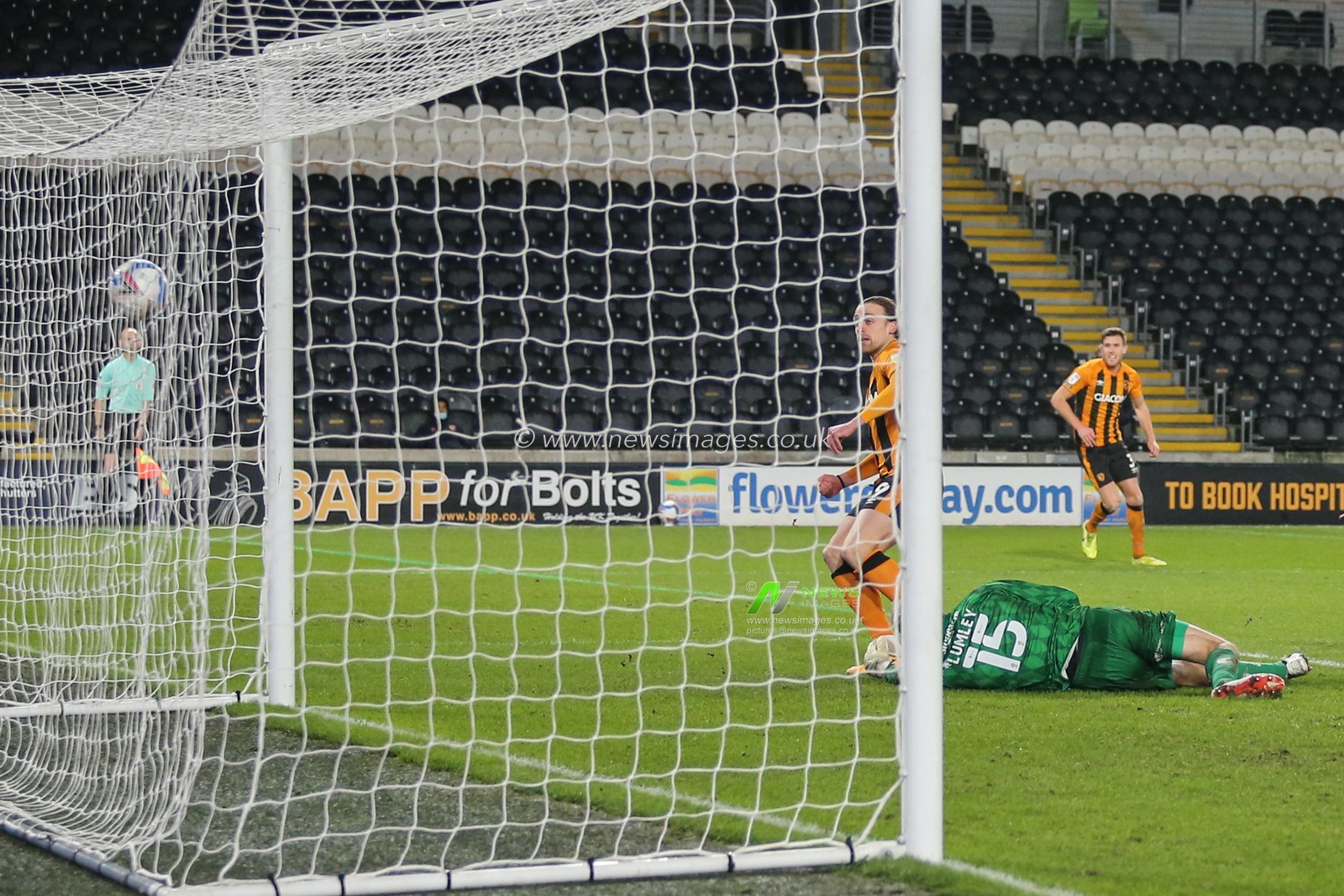 Tom Eaves #9 of Hull City scores to make it 2 - 1