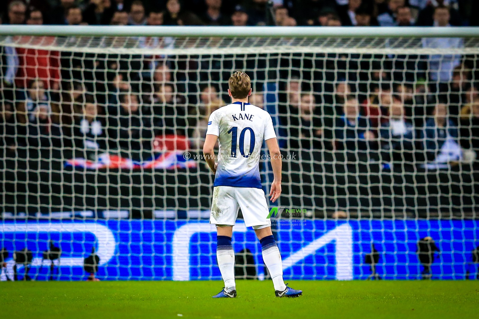 28th November 2018, Wembley Stadium, London, England; UEFA Champions League, Tottenham v Inter Milan ; Harry Kane (10) of Tottenham in front of goal.


Credit: Georgie Kerr/News Images