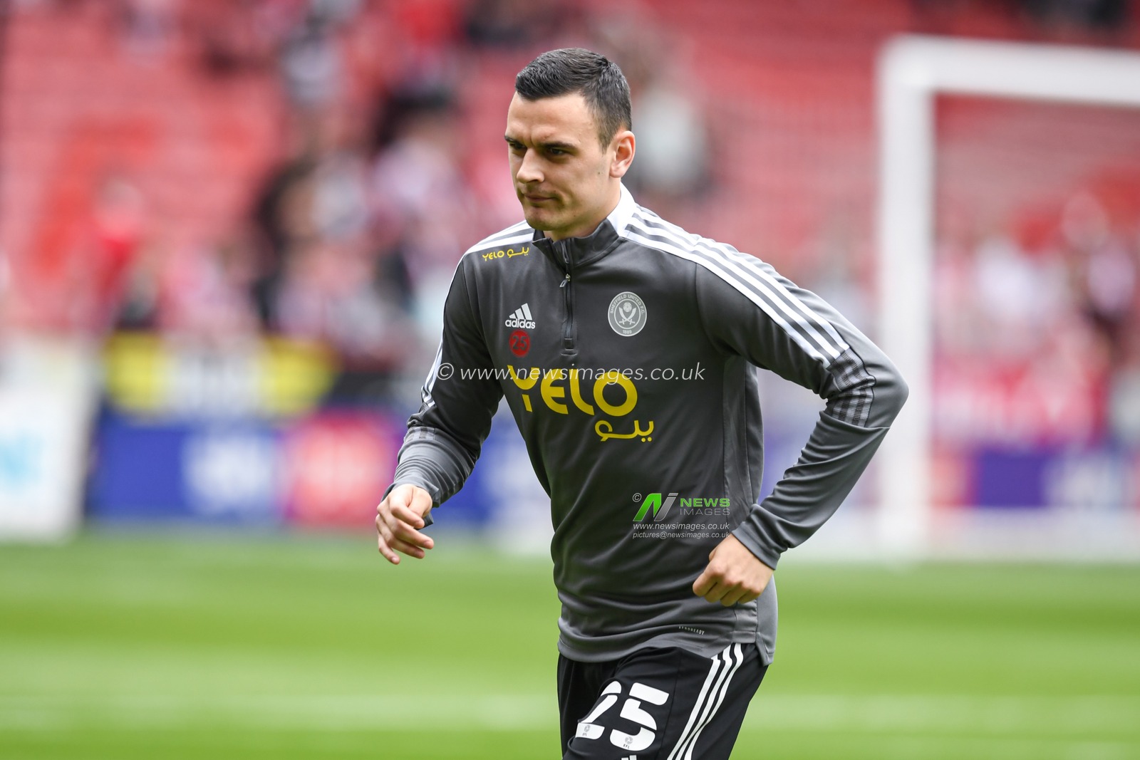 Filip Uremovic #25 of Sheffield United warming up before the game