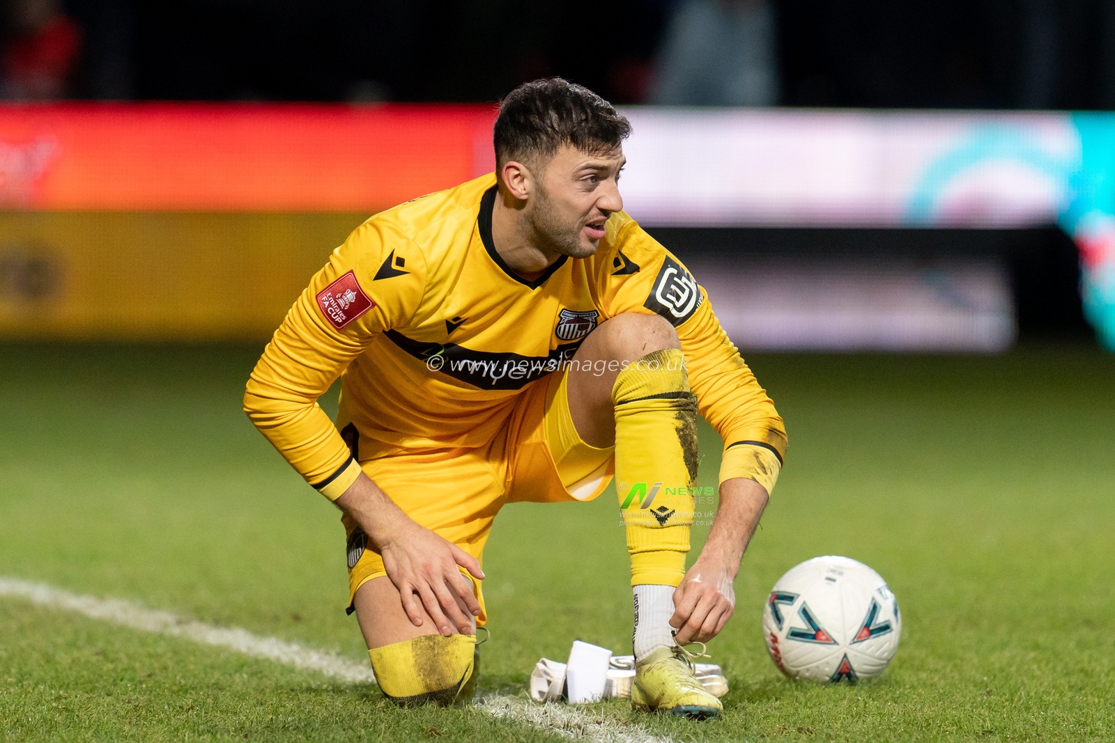 Max Crocombe #1 of Grimsby Town during the Emirates FA Cup Fourth Round match Luton Town vs Grimsby Town at Kenilworth Road, Luton, United Kingdom, 28th January 2023

(Photo by Richard Washbrooke/News Images)