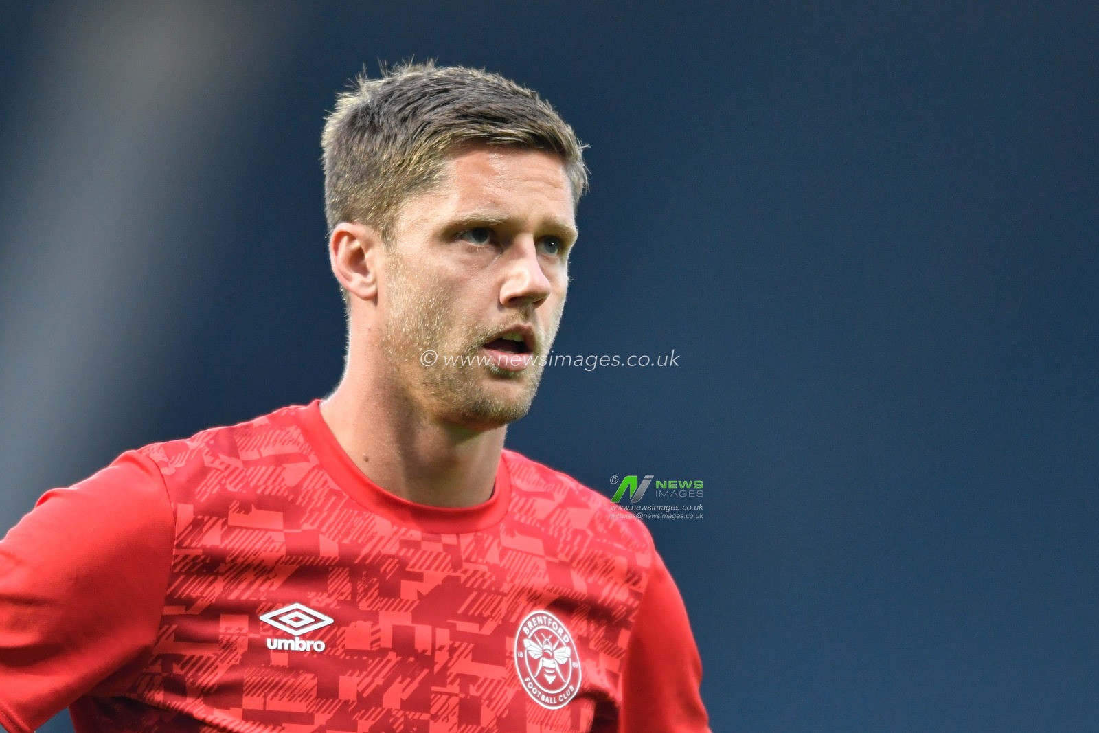 Luke Daniels (28) of Brentford warming up