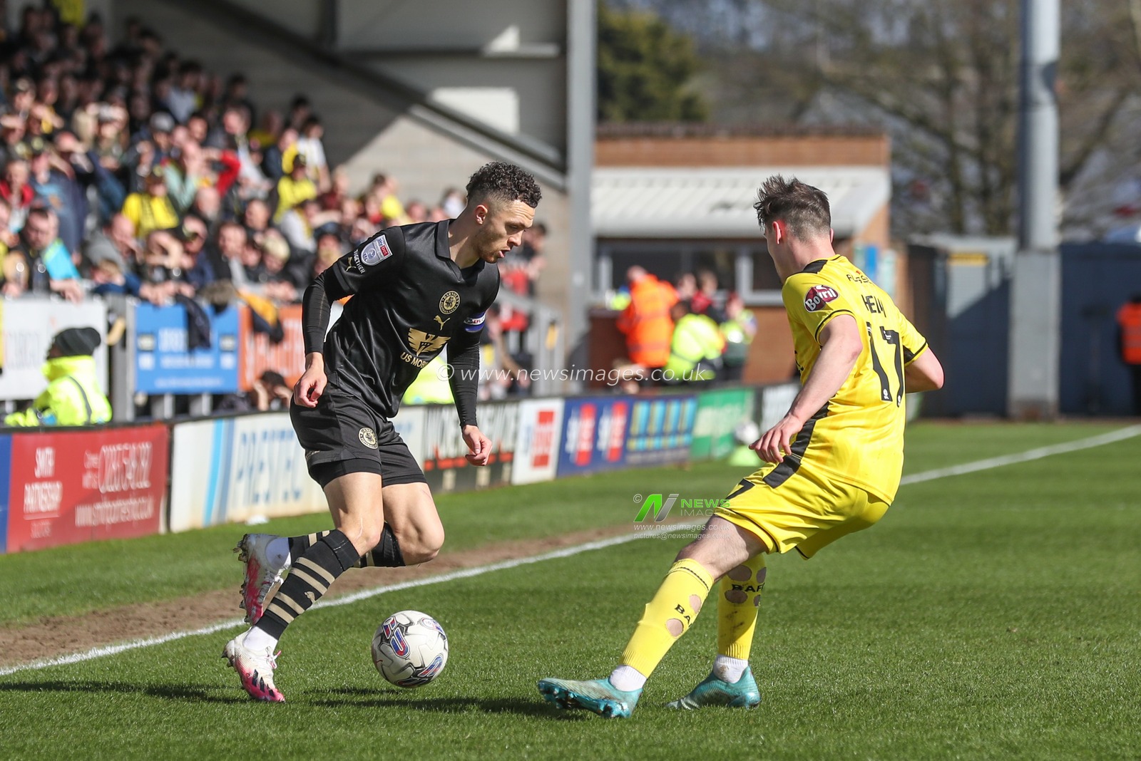 Jordan Williams of Barnsley and Mark Helm of Burton Albion battle for the ball during the Sky Bet League 1 match Burton Albion vs Barnsley at Pirelli Stadium, Burton upon Trent, United Kingdom, 1st April 2024

(Photo by Alfie Cosgrove/News Images)