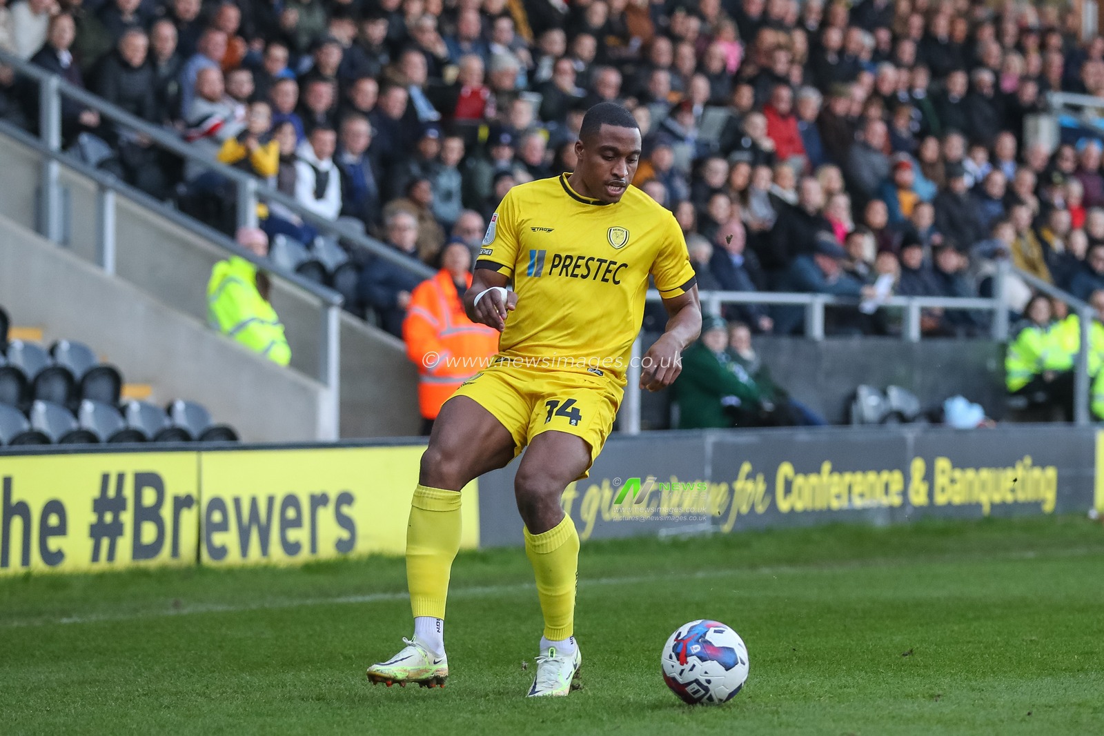 Victor Adeboyejo #14 of Burton Albion in action during the Sky Bet League 1 match Burton Albion vs Plymouth Argyle at Pirelli Stadium, Burton upon Trent, United Kingdom, 19th November 2022

(Photo by Gareth Evans/News Images)