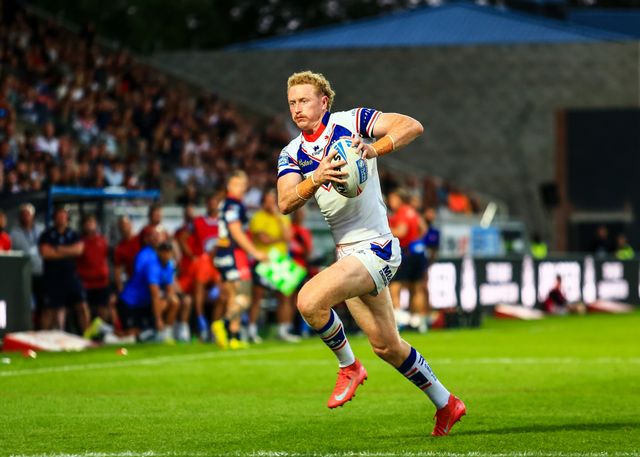 Lachlan Walmsley of Wakefield Trinity breaks with the ball during the Betfred Super League round 21 match Wakefield Trinity vs St Helens at DIY Kitchens Stadium, Wakefield, United Kingdom, 8th August 2025

(Photo by Richard Bierton/News Images)