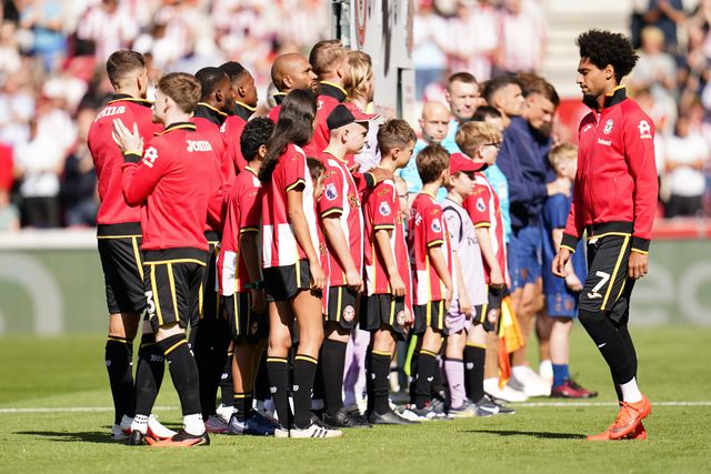Brentford players ahead of kick off during the Premier League match Brentford vs Sunderland at GTECH Community Stadium, London, United Kingdom on 05 September 2026

(Photo by Harvey Murphy/News Images)