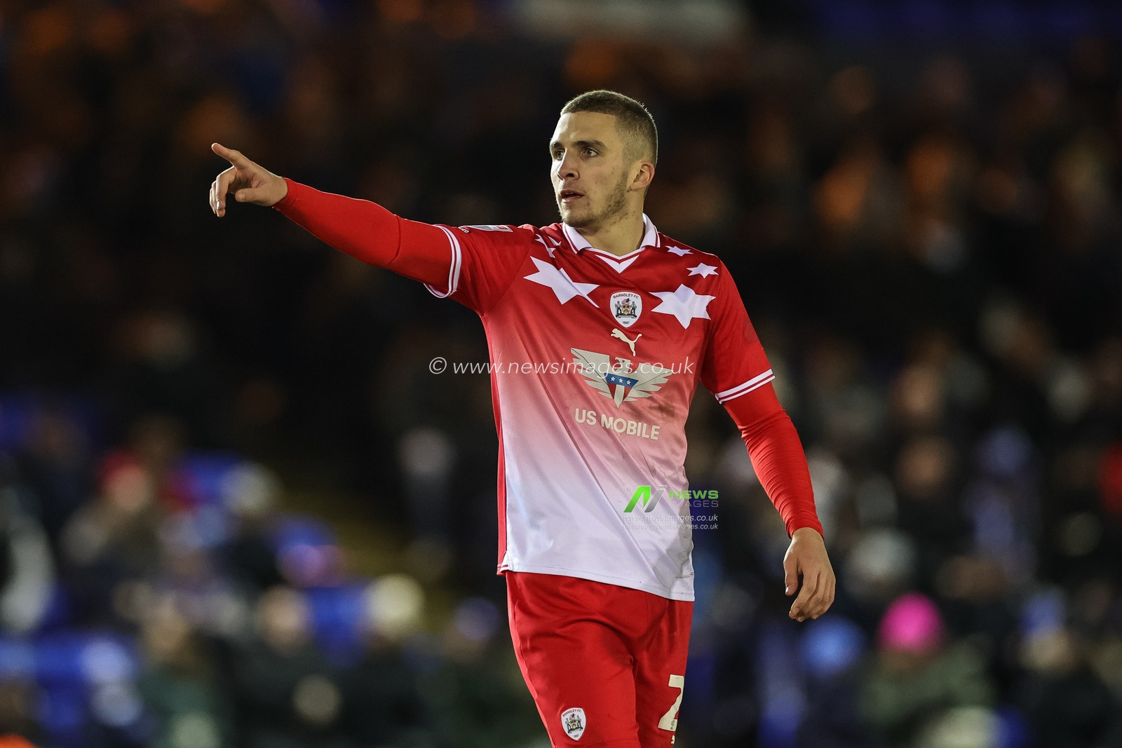 Owen Dodgson #29 of Barnsley gives his team instructions  during the Sky Bet League 1 match Peterborough United vs Barnsley at Weston Homes Stadium, Peterborough, United Kingdom, 29th December 2023

(Photo by Mark Cosgrove/News Images)