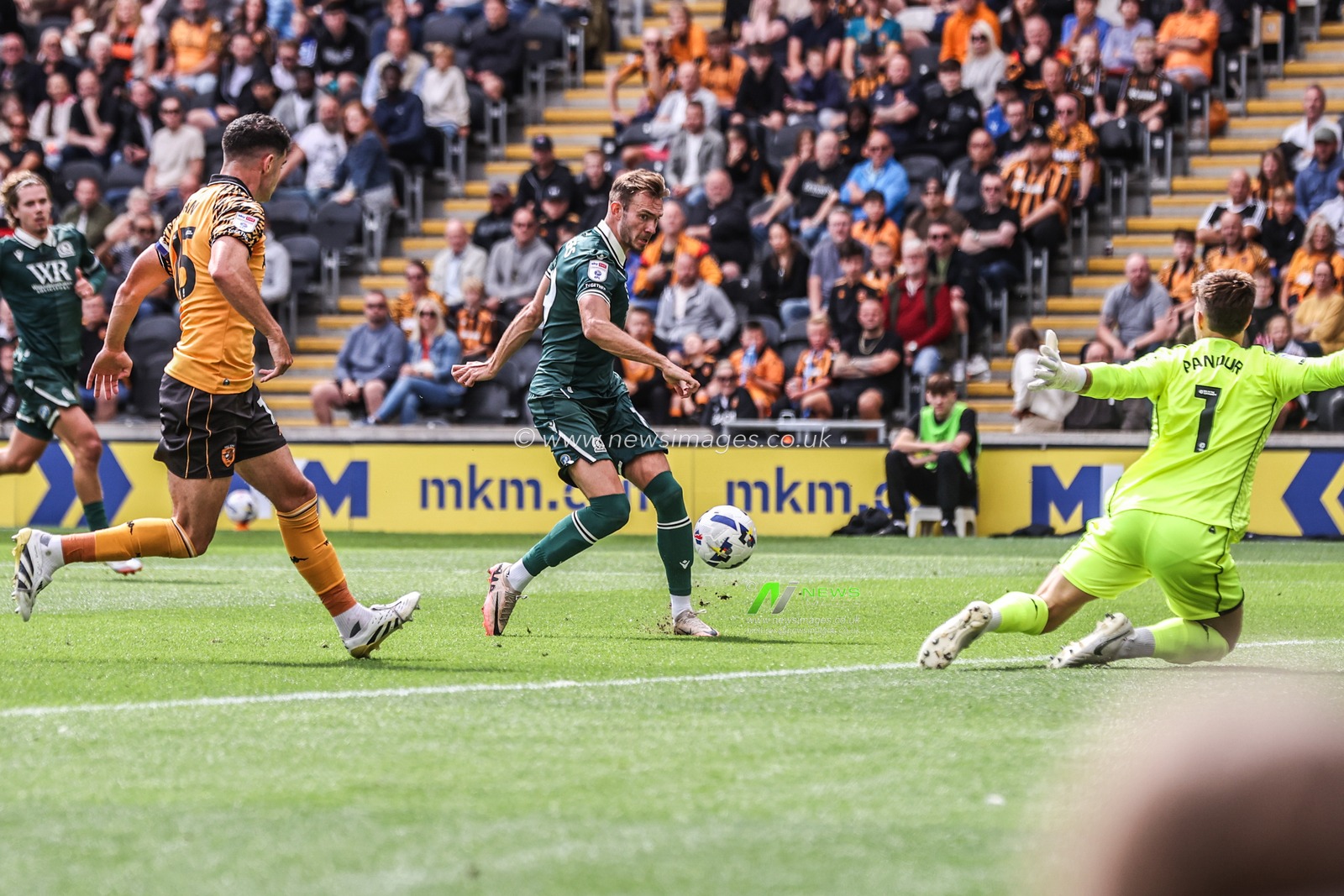 Ryan Hedges of Blackburn Rovers scores to make it 0-1 during the Sky Bet Championship match Hull City vs Blackburn Rovers at MKM Stadium, Hull, United Kingdom, 23rd August 2025

(Photo by Alfie Cosgrove/News Images)