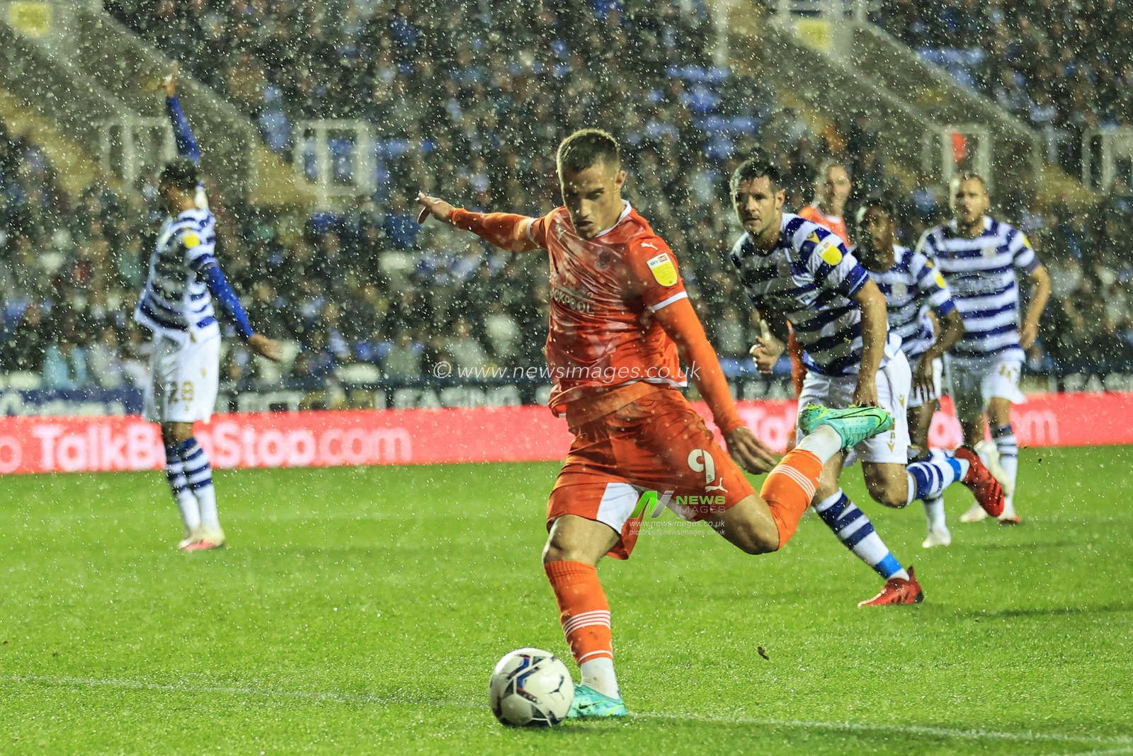 Jerry Yates #9 of Blackpool shoots on goal, saved by Luke Southwood #22 of Reading