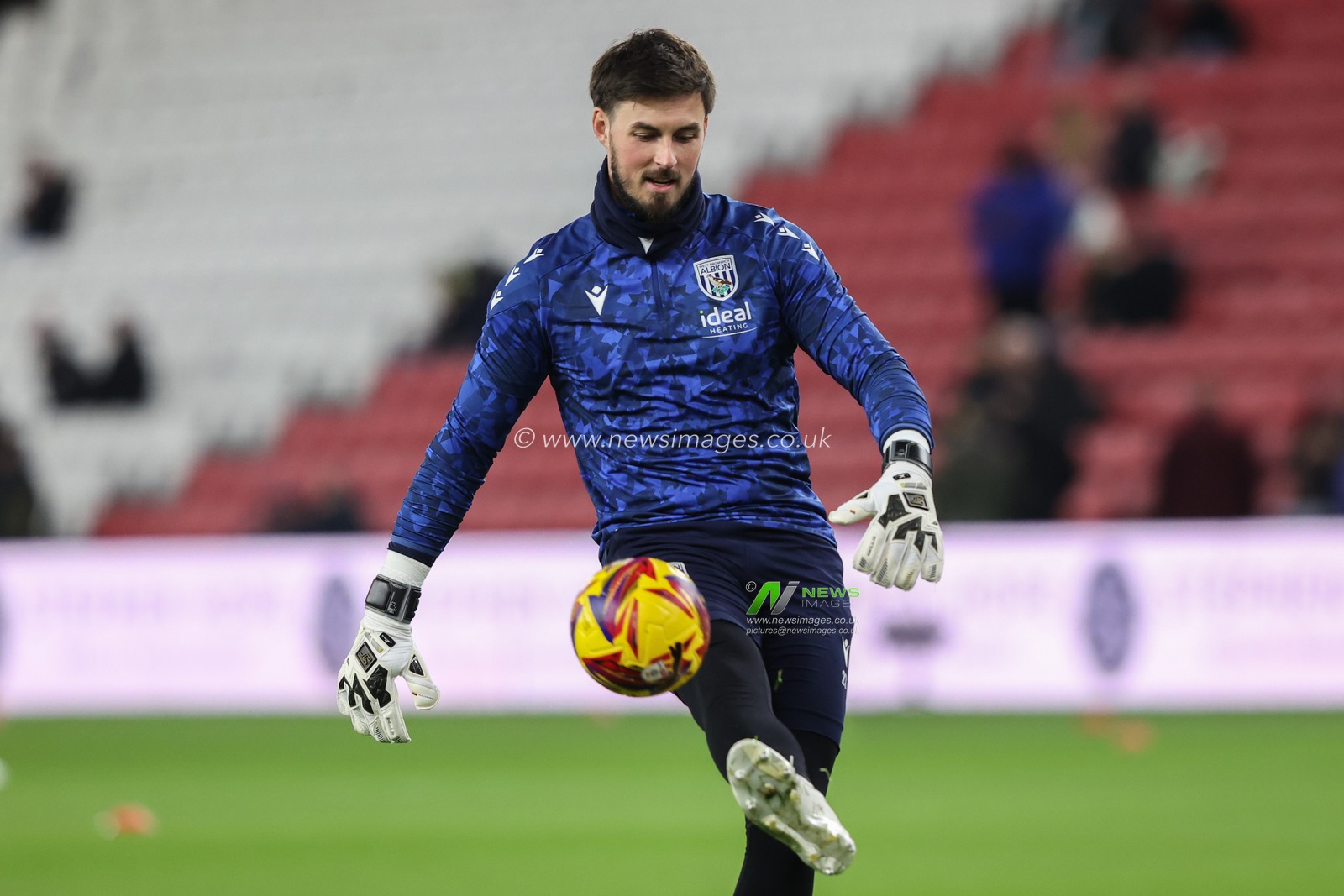 Joe Wildsmith of West Bromwich Albion in the pregame warmup session during the Sky Bet Championship match Sunderland vs West Bromwich Albion at Stadium Of Light, Sunderland, United Kingdom, 26th November 2024

(Photo by Alfie Cosgrove/News Images)