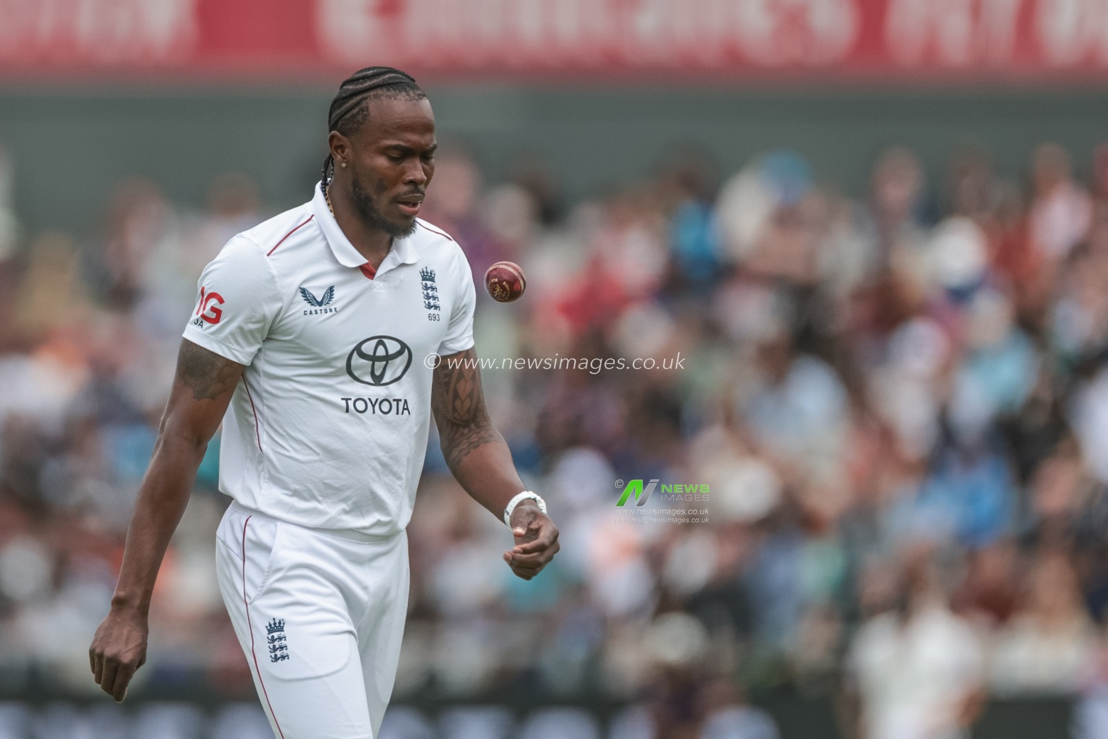 Jofra Archer of England juggles the ball during the 4th Rothesay Test Match Day 5 England vs India at Old Trafford Cricket Ground, Manchester, United Kingdom, 27th July 2025

(Photo by Mark Cosgrove/News Images)