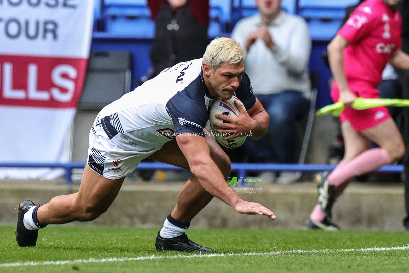 Ryan Hall of England goes over for a try during the Rugby League World Cup 2021 Group A match England vs France at University of Bolton Stadium, Bolton, United Kingdom, 22nd October 2022

(Photo by Mark Cosgrove/News Images)